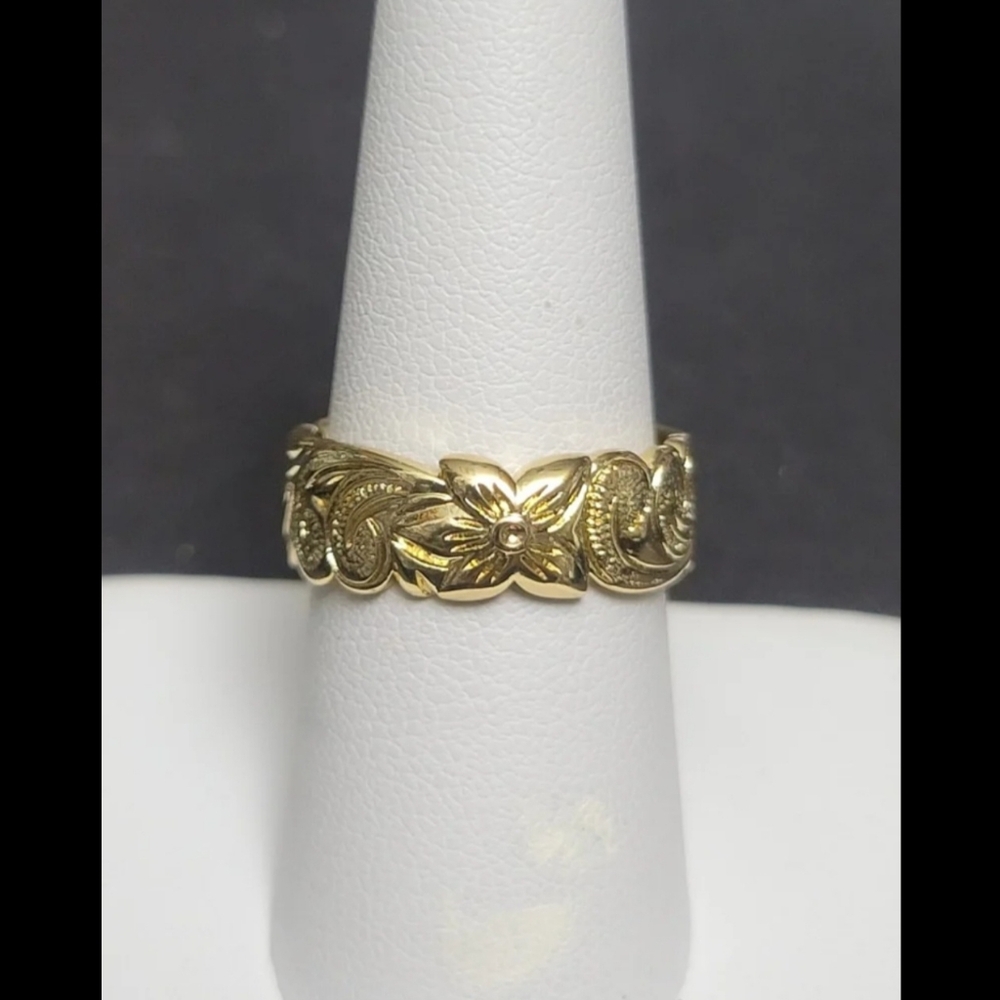 R637  Hawaiian Heritage Scroll Wedding Eternity Band. Size 8.